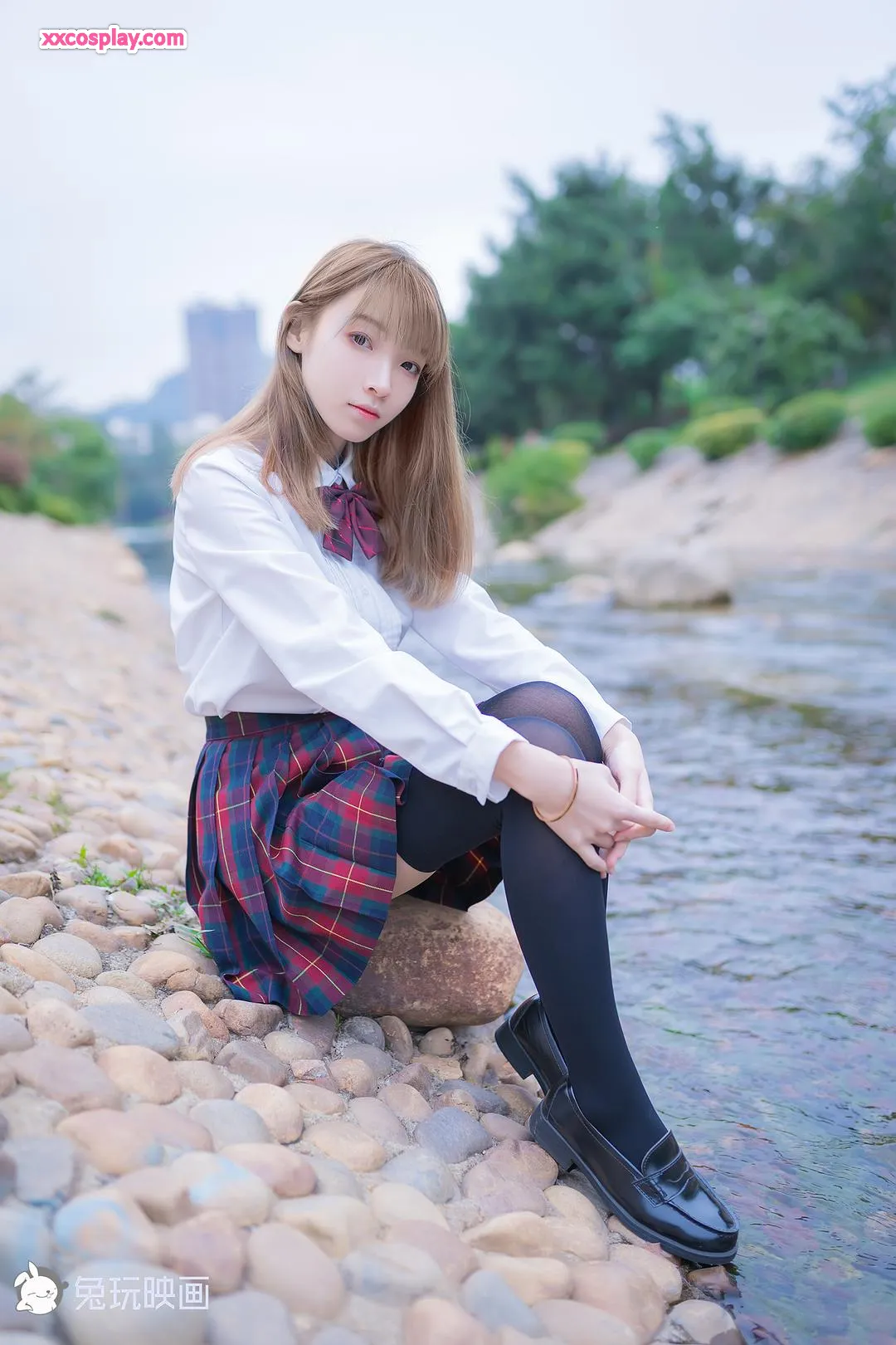 兔玩映画 VOL.006 绿草坪学生服